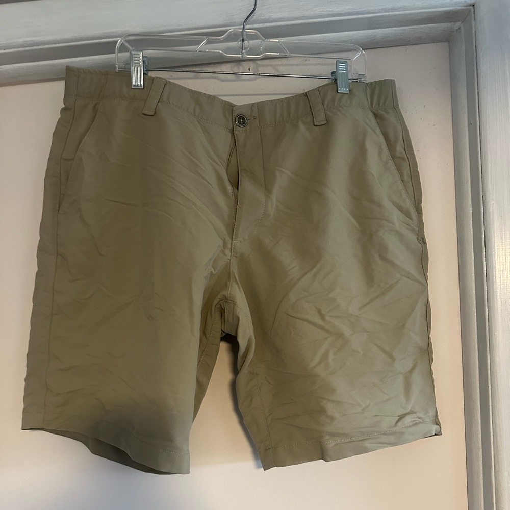 Under Armour Men's Tan Golf Shorts 40
